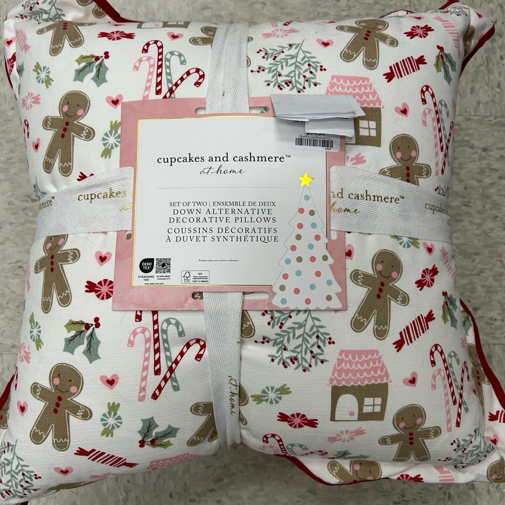 Cupcake and cashmere - gingerbread pillows